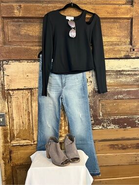 NWT Harper Heritage | High Rise Flare Jeans | Raw Hem Distressed Denim | Size 27